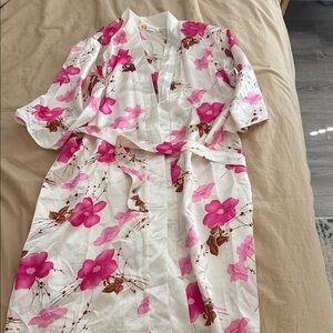 2 PCS 1 White 1 Pink Floral Kimono Robe with Pink Flowers